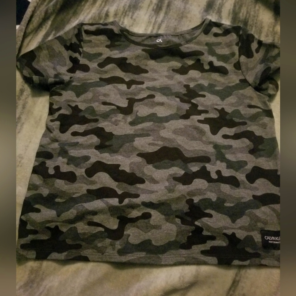 Calvin Klein kids top size L (12 & 14)